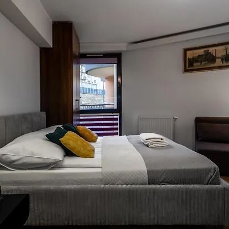 Center Apartment *